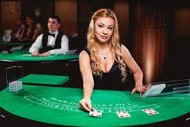 Meja Speed Blackjack dengan dealer profesional dan antarmuka permainan real-time